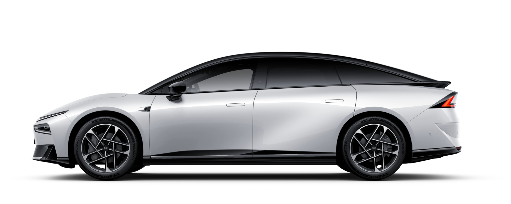 P7+ AWD Performance - Arctic White Exterior
