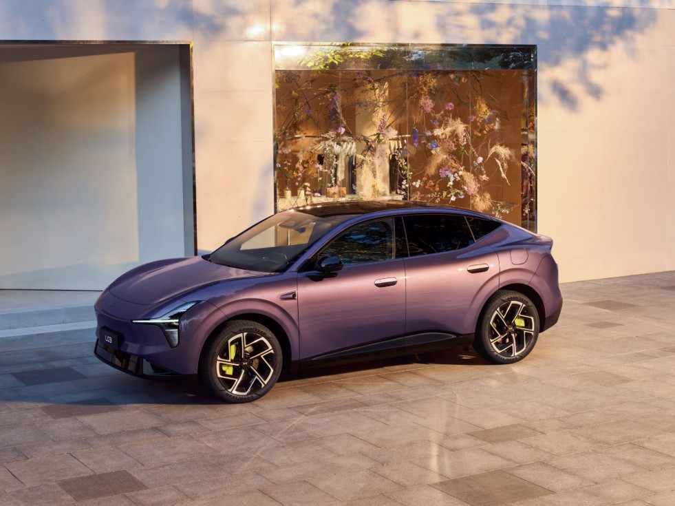 Täysin uusi Xpeng L03 sähköauto